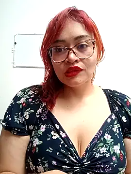 Snapshot of Amaranta-Luque chatting on April 2026 08:10:01 PM Amaranta-Luque online show from April 2026 08:10:01 PM