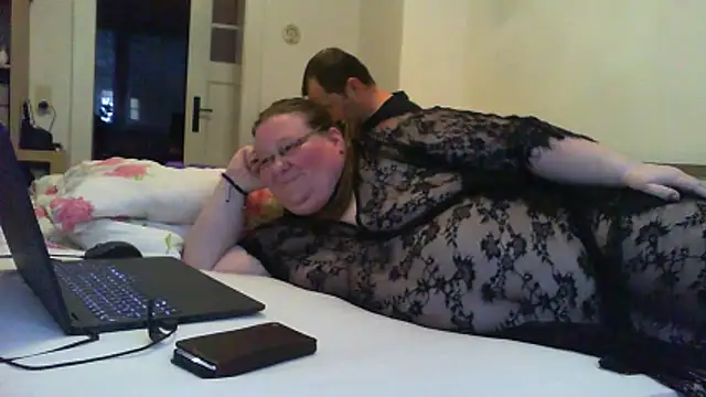 NicciundHerr online show from April 2026 06:09:02 PM