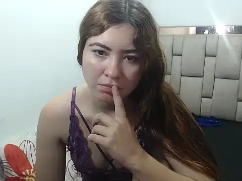 Snapshot of RoussFox chatting on May 2026 01:41:01 PM RoussFox online show from May 2026 01:41:01 PM