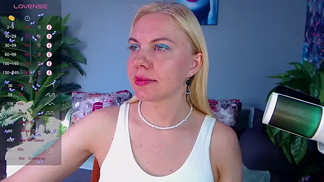 Snapshot of FromRussia chatting on June 2026 01:37:01 AM FromRussia online show from June 2026 01:37:01 AM