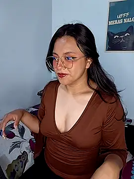 Snapshot of _Juno chatting on May 2026 04:04:01 PM Juno online show from May 2026 04:04:01 PM