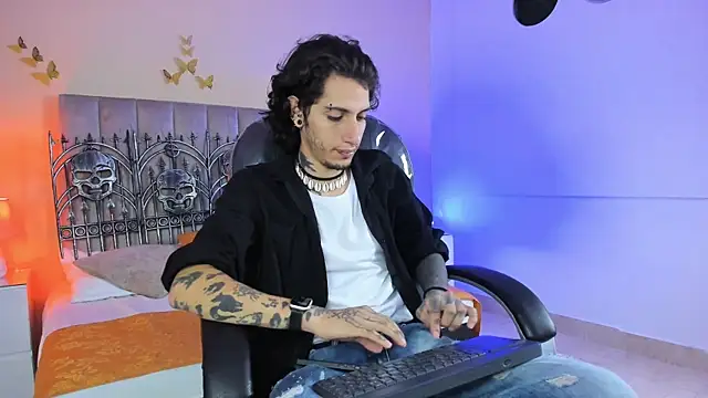Vergil Noir  online show from May 2026 03:35:02 AM