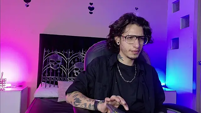 Vergil Noir  online show from June 2026 04:15:01 AM