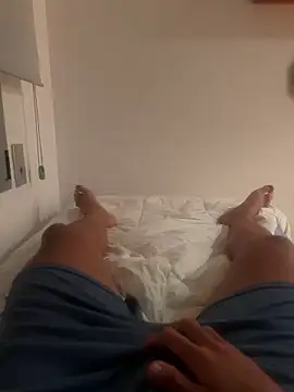 Lucasbcnn online show from April 2026 10:12:02 PM