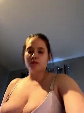 Poppylooloo online show from April 2026 07:00:02 PM