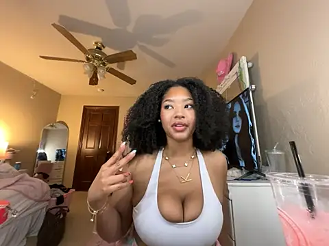 Snapshot of blair_vexxx chatting on April 2026 11:03:02 PM blair vexxx online show from April 2026 11:03:02 PM
