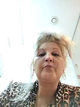 Divineblond online show from October 2025 11:01:02 PM