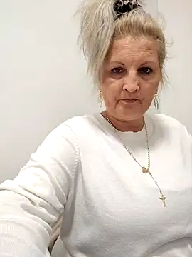 Divineblond online show from October 2025 04:31:01 PM