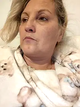 Divineblond online show from December 2025 09:00:01 PM