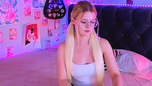 LunariaFox online show from July 2026 02:44:01 PM