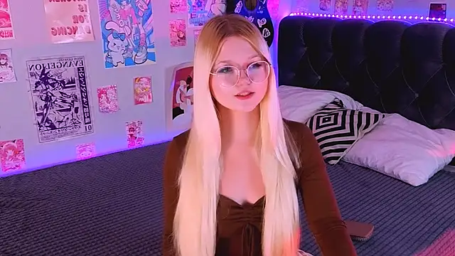 LunariaFox online show from July 2026 02:37:01 PM