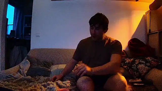 Goldensummar online show from April 2026 06:27:01 PM