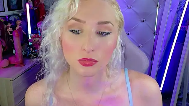 Snapshot of Madame_Blonde chatting on July 2026 09:33:01 AM Madame Blonde online show from July 2026 09:33:01 AM