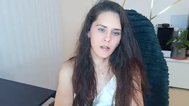 khalessi13 online show from June 2026 10:26:01 PM