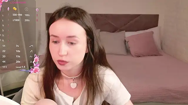Snapshot of AliceLidelle chatting on May 2026 09:49:02 AM AliceLidelle online show from May 2026 09:49:02 AM