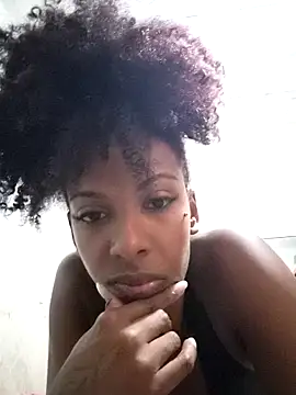 Luara Greluda online show from April 2026 06:10:02 PM