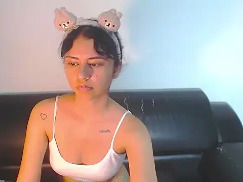 Snapshot of BellaLuxxs chatting on May 2026 12:51:02 AM BellaLuxxs online show from May 2026 12:51:02 AM