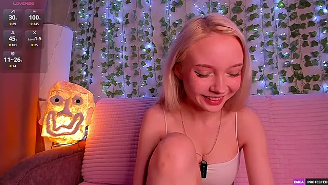 Snapshot of _CloudNine_ chatting on May 2026 02:06:01 AM CloudNine online show from May 2026 02:06:01 AM