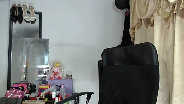nadia  abaud online show from July 2026 01:12:01 AM