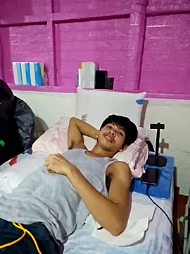 reynaldzzz online show from April 2026 08:17:01 PM