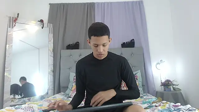 Snapshot of PhillipCox chatting on June 2026 01:22:01 PM PhillipCox online show from June 2026 01:22:01 PM