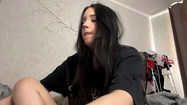 Snapshot of LouisePavlides chatting on May 2026 12:45:02 PM LouisePavlides online show from May 2026 12:45:02 PM
