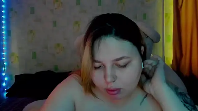 Snapshot of LillyHaigh chatting on May 2026 06:33:01 AM LillyHaigh online show from May 2026 06:33:01 AM