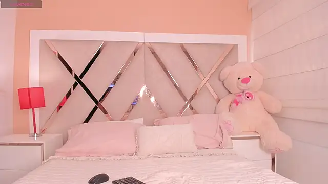 Isabella-Glow online show from May 2026 09:19:01 PM