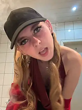 Lina-420 online show from April 2026 08:15:01 PM