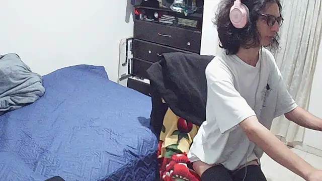 hxxyro1 online show from April 2026 04:06:01 AM