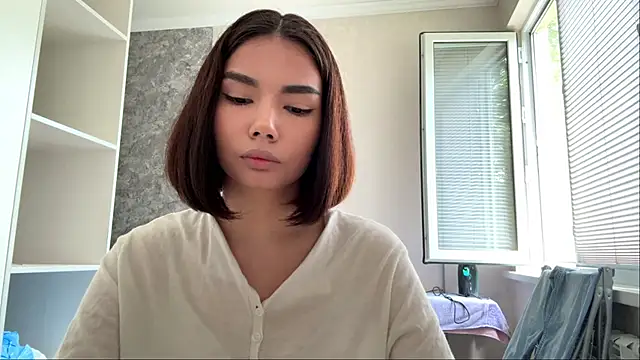 Snapshot of MarylnMonnier chatting on May 2026 08:40:02 AM MarylnMonnier online show from May 2026 08:40:02 AM