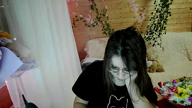 SummerAlexa online show from April 2026 07:33:02 PM