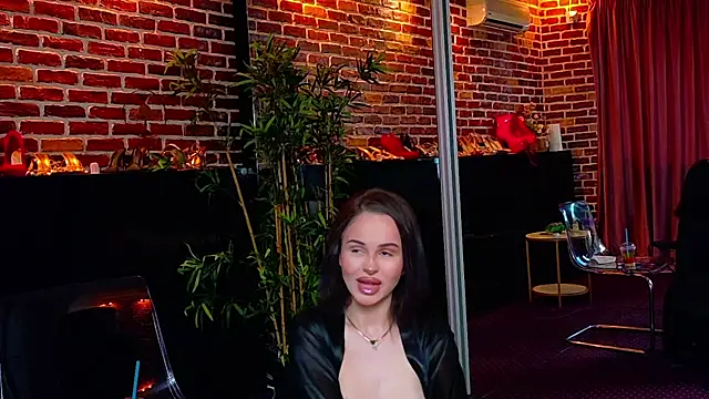 HannahIsabellee online show from June 2026 12:14:02 PM