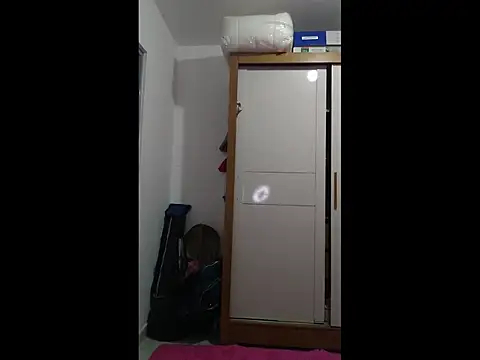 Deliicinhadostripp online show from May 2026 03:19:01 PM