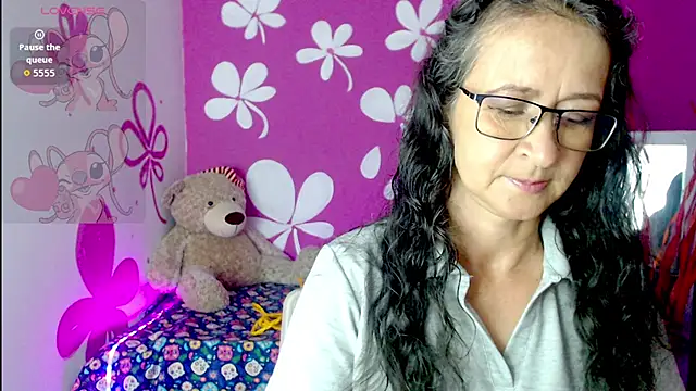 aura latinax online show from April 2026 11:48:01 AM