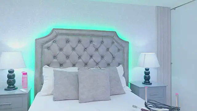 Snapshot of VioletSweetts chatting on June 2026 08:36:02 PM VioletSweetts online show from June 2026 08:36:02 PM