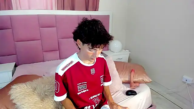 Snapshot of christopher_robin4 chatting on July 2026 07:40:01 PM christopher robin4 online show from July 2026 07:40:01 PM