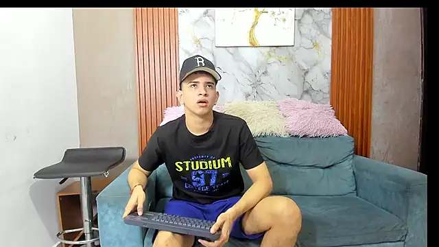 LOVE GUYS1 online show from June 2026 01:46:01 PM
