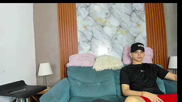 LOVE GUYS1 online show from June 2026 01:20:02 PM