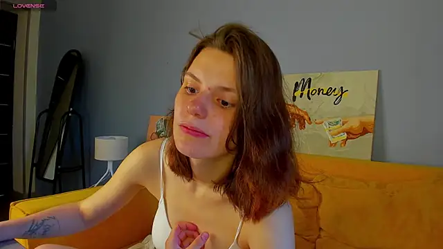 Snapshot of Kira_Be11 chatting on July 2026 04:20:01 AM Kira Be11 online show from July 2026 04:20:01 AM