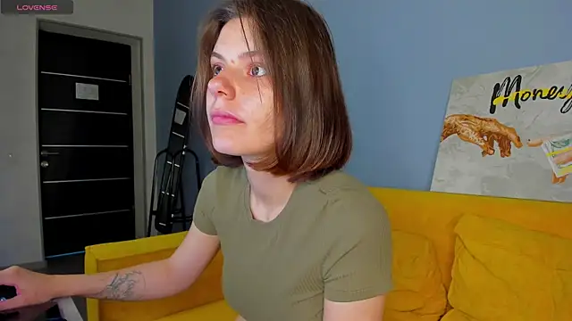 Snapshot of Kira_Be11 chatting on July 2026 04:15:01 AM Kira Be11 online show from July 2026 04:15:01 AM