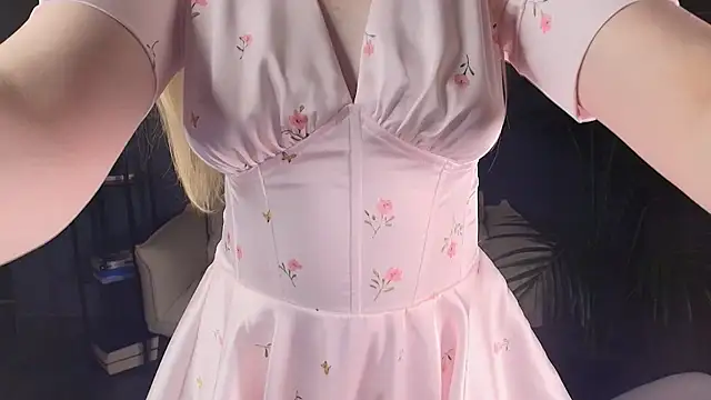 Snapshot of MilkChoc0late chatting on June 2026 02:38:01 AM MilkChoc0late online show from June 2026 02:38:01 AM