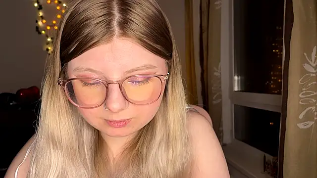 YukiBlush online show from June 2026 06:33:02 PM