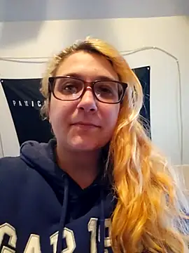 Thatonebinch online show from May 2026 11:42:01 PM