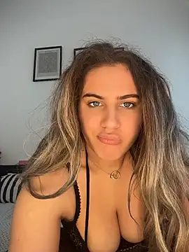 Snapshot of SensualQueenX chatting on May 2026 10:33:01 AM SensualQueenX online show from May 2026 10:33:01 AM