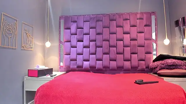 AlesiaLara online show from June 2026 07:07:01 PM