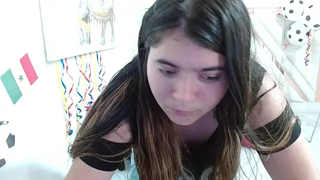 Snapshot of Laurha_ chatting on June 2026 07:29:01 PM Laurha online show from June 2026 07:29:01 PM