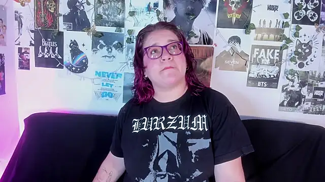 Snapshot of helleen21 chatting on June 2026 07:24:01 AM helleen21 online show from June 2026 07:24:01 AM