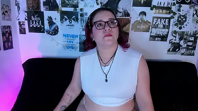 Snapshot of helleen21 chatting on June 2026 04:21:01 AM helleen21 online show from June 2026 04:21:01 AM