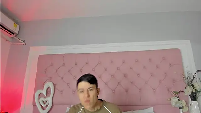 Snapshot of SarahDoll__ chatting on May 2026 01:07:01 PM SarahDoll online show from May 2026 01:07:01 PM